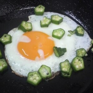 朝食にはオクラと抹茶ソルトで☆デコ目玉焼き☆*:・